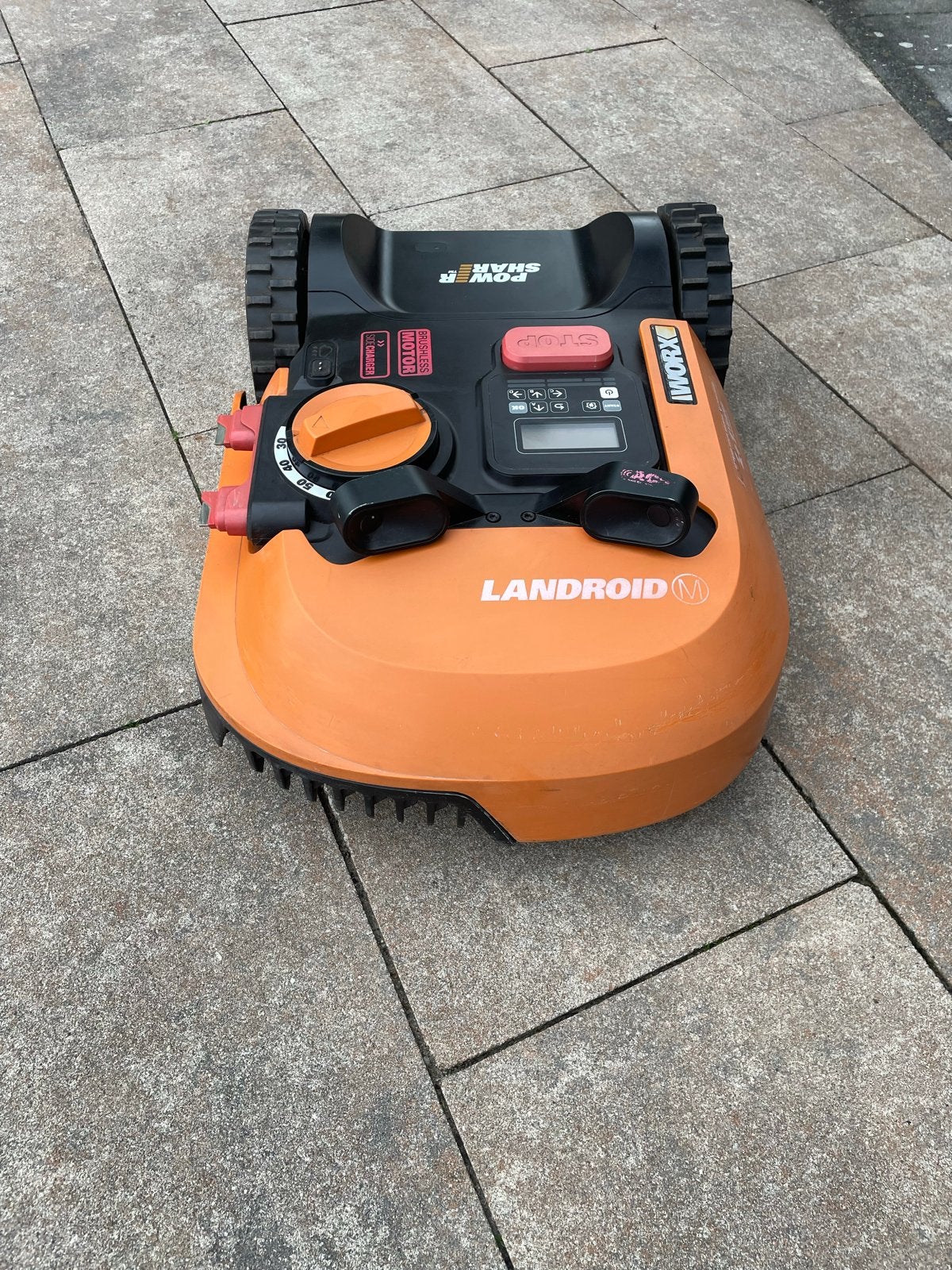 Worx Landroid Robotmaaier met garage en ACS module, Ophalen, Cirkelmaaier, Gebruikt, Accu-grasmaaier