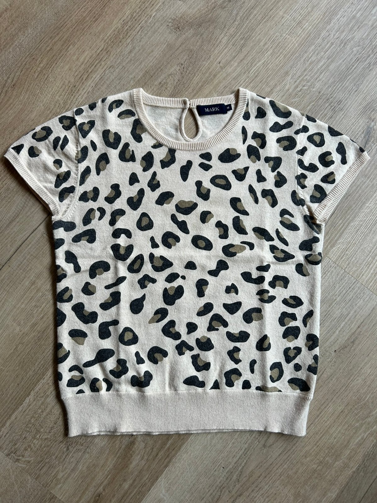 MARK top M (XS of S) luipaard print zgan, Kleding | Dames, Beige, Ophalen of Verzenden, Zo goed als nieuw, Korte mouw