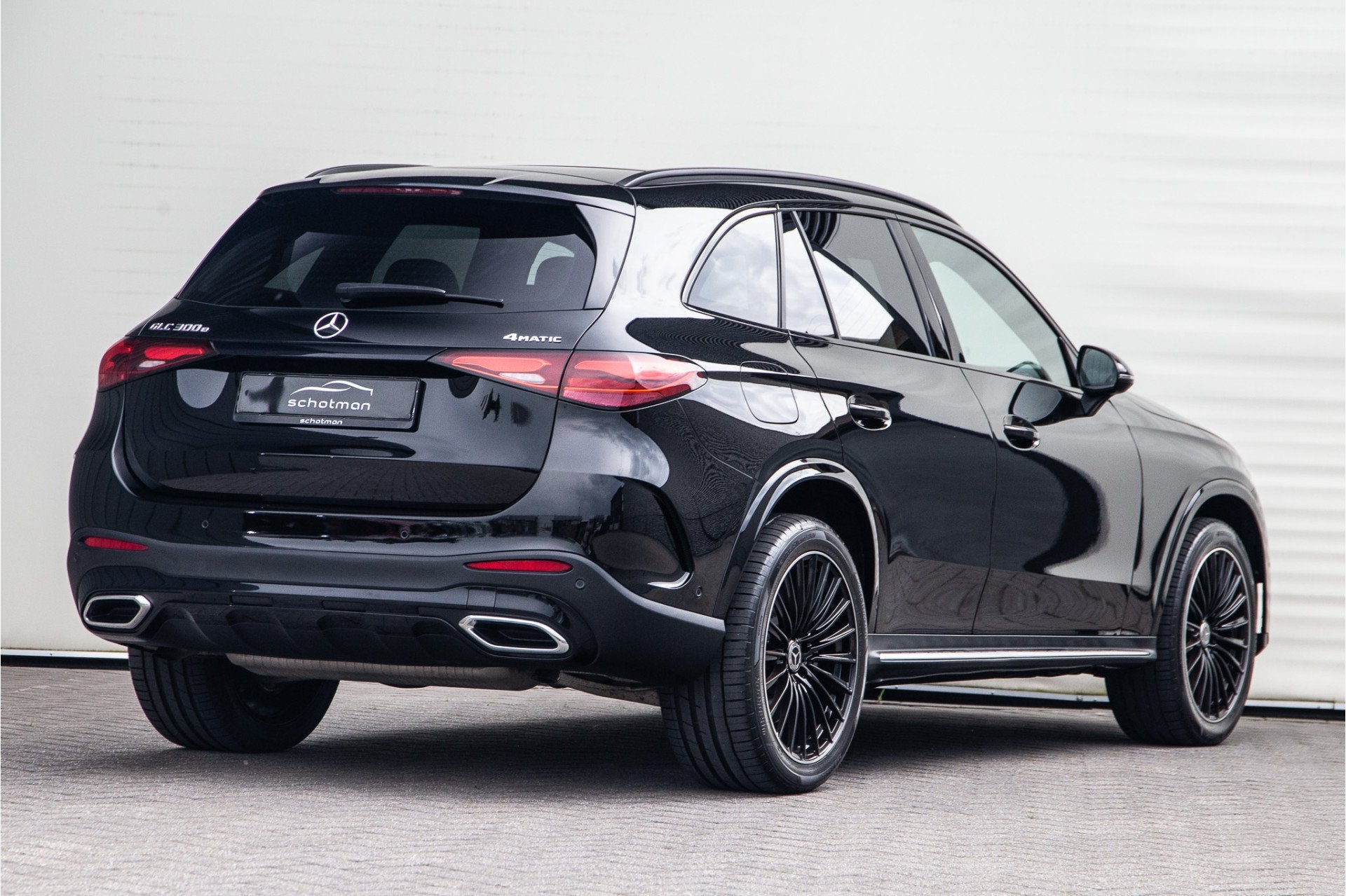 Mercedes-Benz GLC 300e 4MATIC AMG Nightpakket, Burmester, Me, Auto's, Automaat, Gebruikt, Zwart, 2255 kg