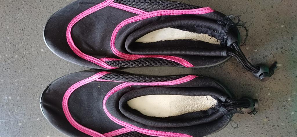 Waterschoenen maat 37, Ophalen of Verzenden, Zo goed als nieuw