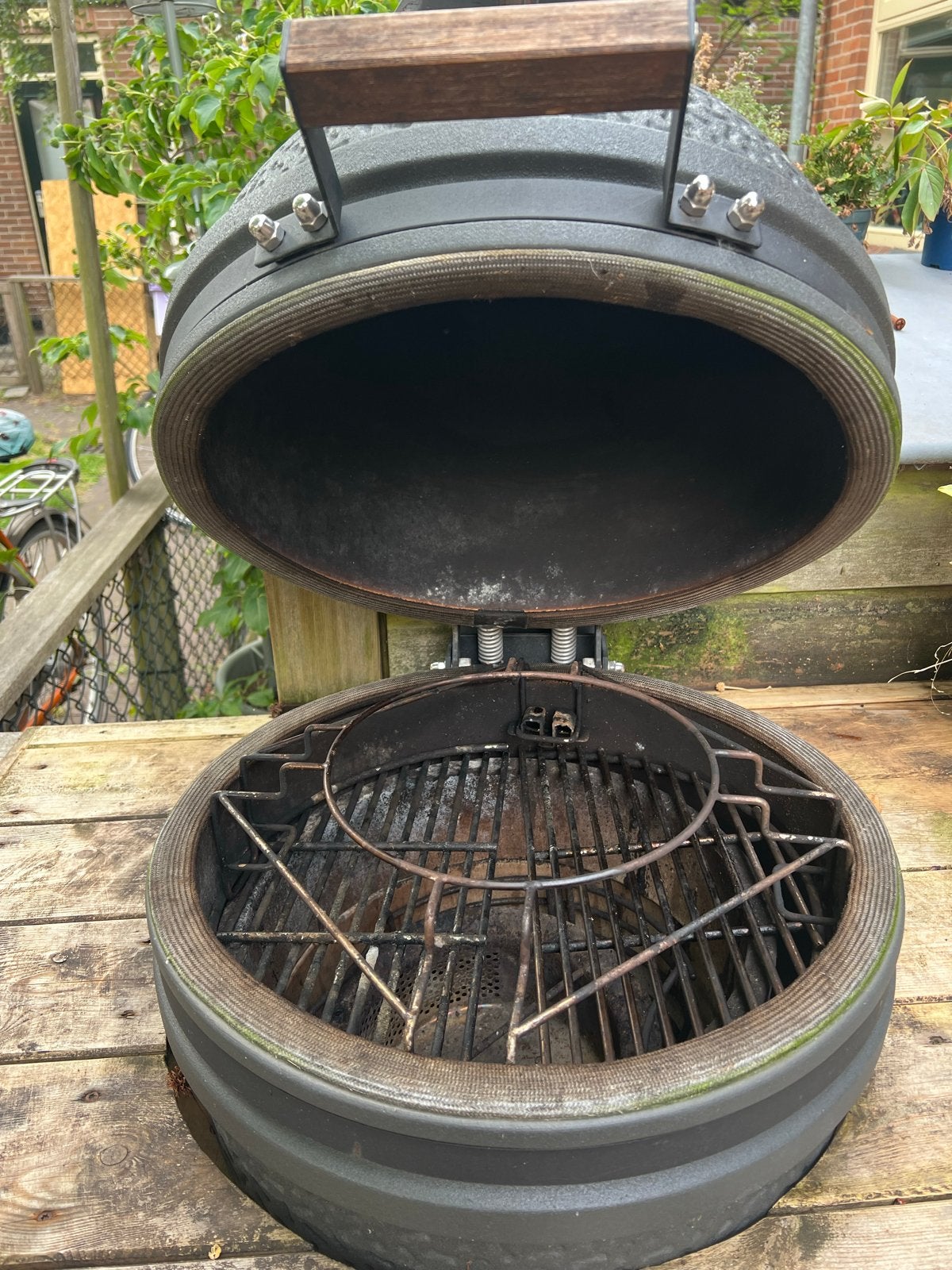The Bastard Medium Kamado BBQ, Ophalen of Verzenden, Gebruikt