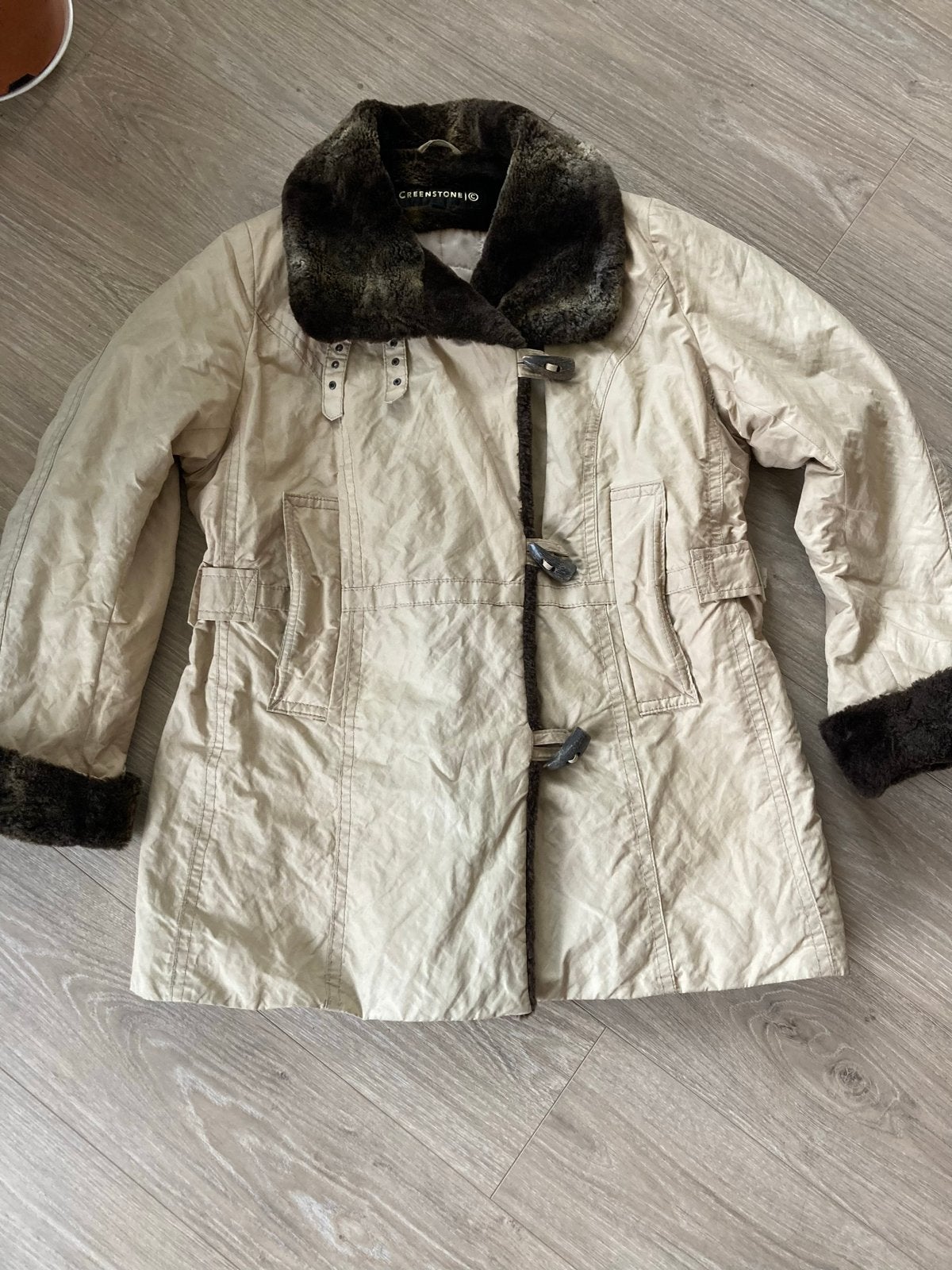 Creenstone winterjas met bontkraag en -manchetten 44, Ophalen of Verzenden, Gedragen, Maat 42/44 (L), Beige