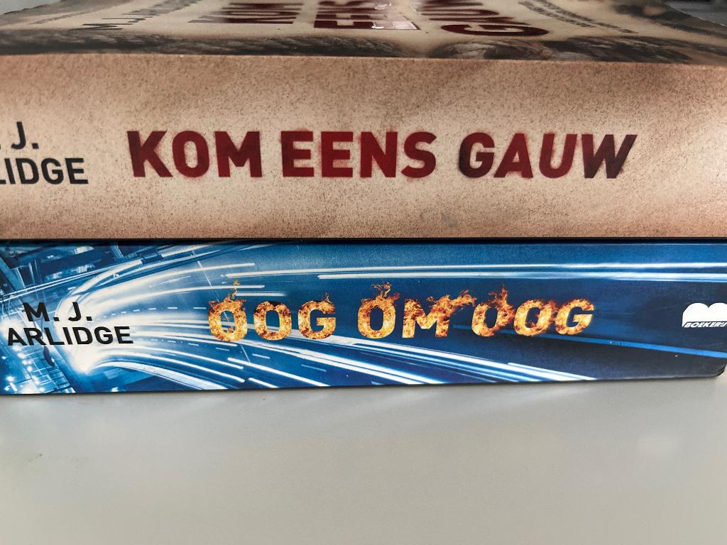 MJ Arlidge Kom eens gauw - Oog om oog, Boeken, Ophalen, Zo goed als nieuw, M.J. Arlidge, Wereld overig