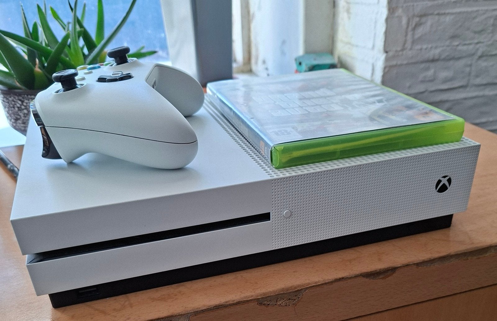 Xbox One S 500GB met controller, Online, Vanaf 18 jaar, 1 speler, Zo goed als nieuw