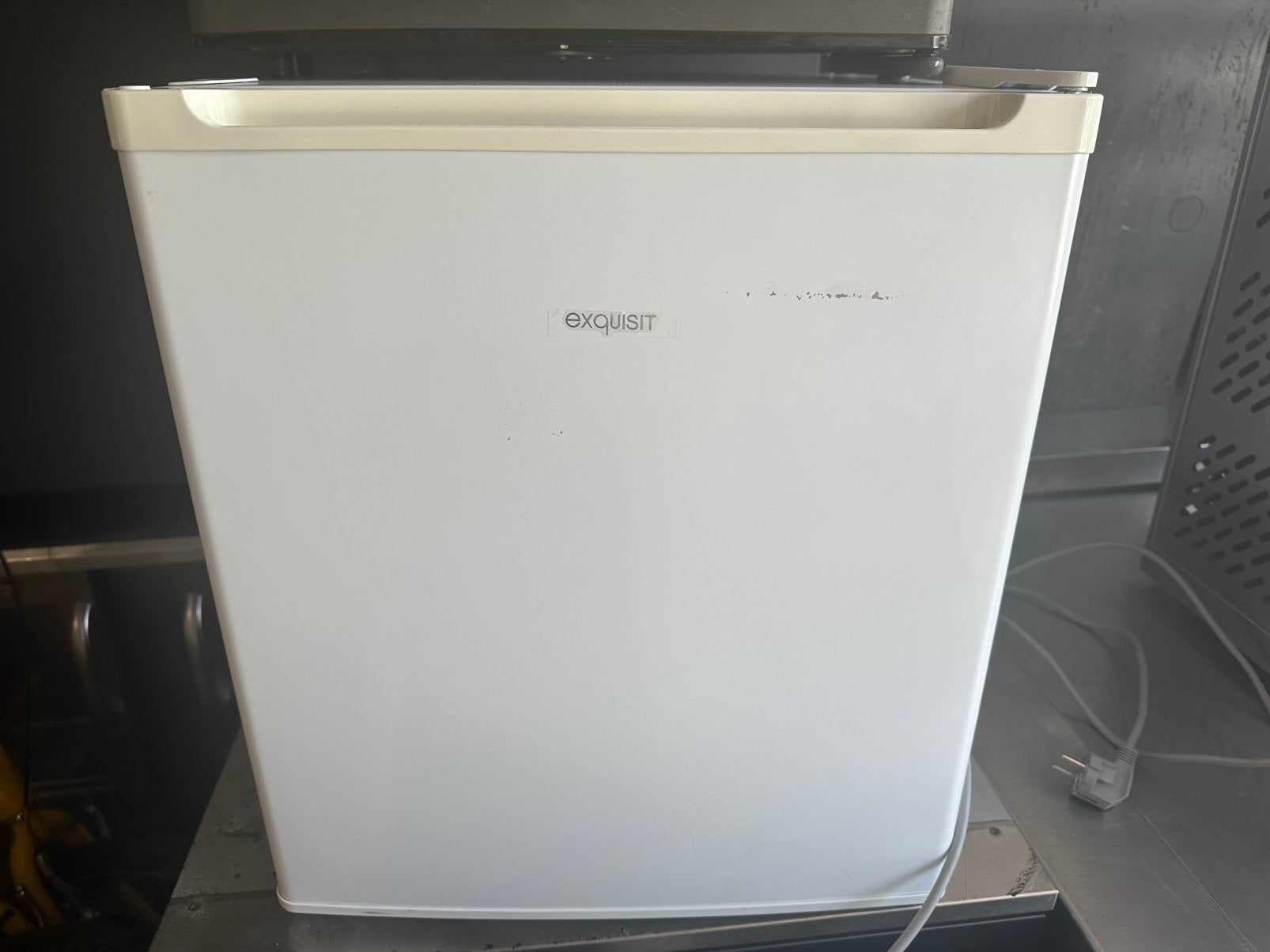 Exquisit Mini Koelkast, Ophalen, Zo goed als nieuw, Met vriesvak, Energieklasse A of zuiniger