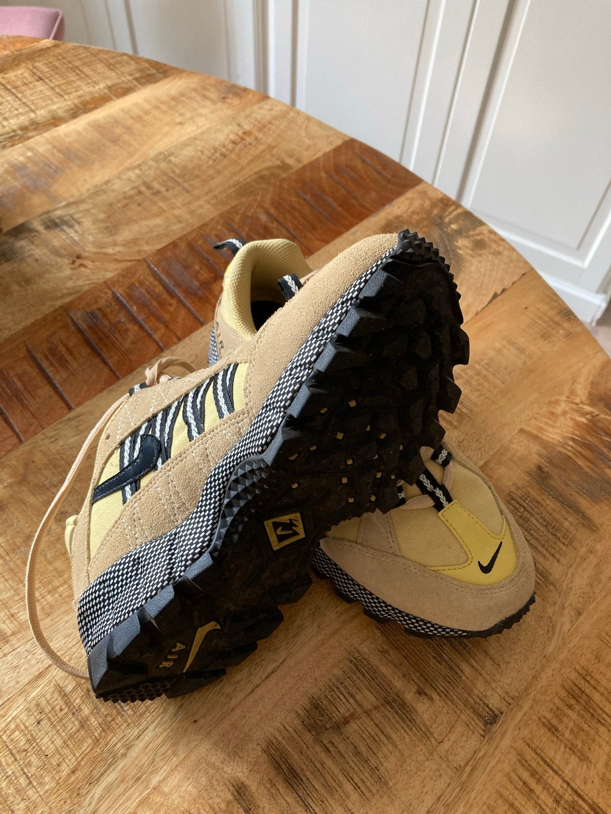 Nike Air Humara Sesame sneakers - Beige/Zwart, Geel, Ophalen of Verzenden, Sneakers of Gympen, Zo goed als nieuw