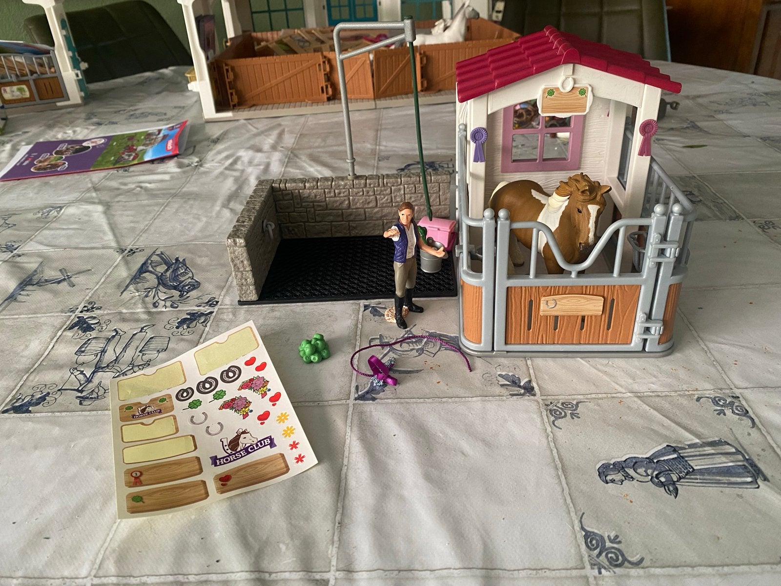 Schleich Paardenstal met paard en ruiter en wasplaats, Kinderen en Baby's, Speelgoed | Overig, Ophalen of Verzenden, Gebruikt