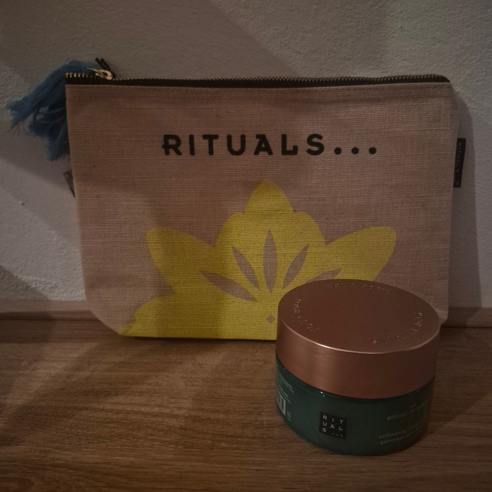 Rituals The Ritual of Karma bodyscrub met zout 300 gram, Sieraden, Tassen en Uiterlijk, Ophalen of Verzenden, Nieuw, Bad & Douche