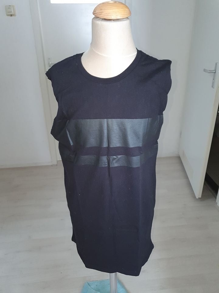 Zwart mouwloos shirt met strepen van H&M maat 146, H&M, Ophalen of Verzenden, Zo goed als nieuw, Shirt of Longsleeve