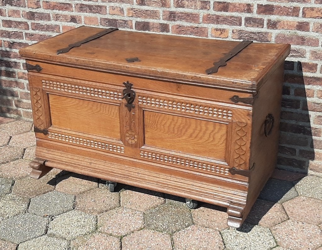 Antieke (1769) eiken dekenkist, reiskoffer, scheepskist, Ophalen
