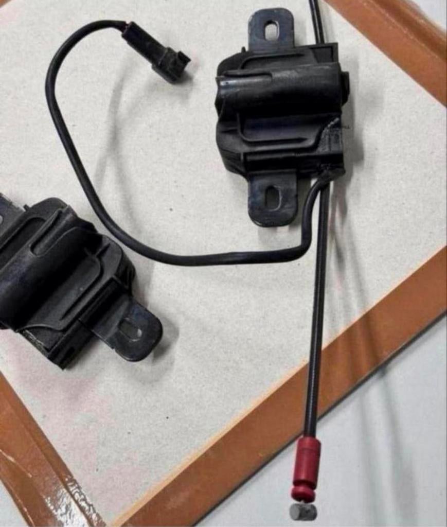 Volvo V40 motorkap slot vergrendeling set 31371016 31218878, Ophalen of Verzenden, H, H, H