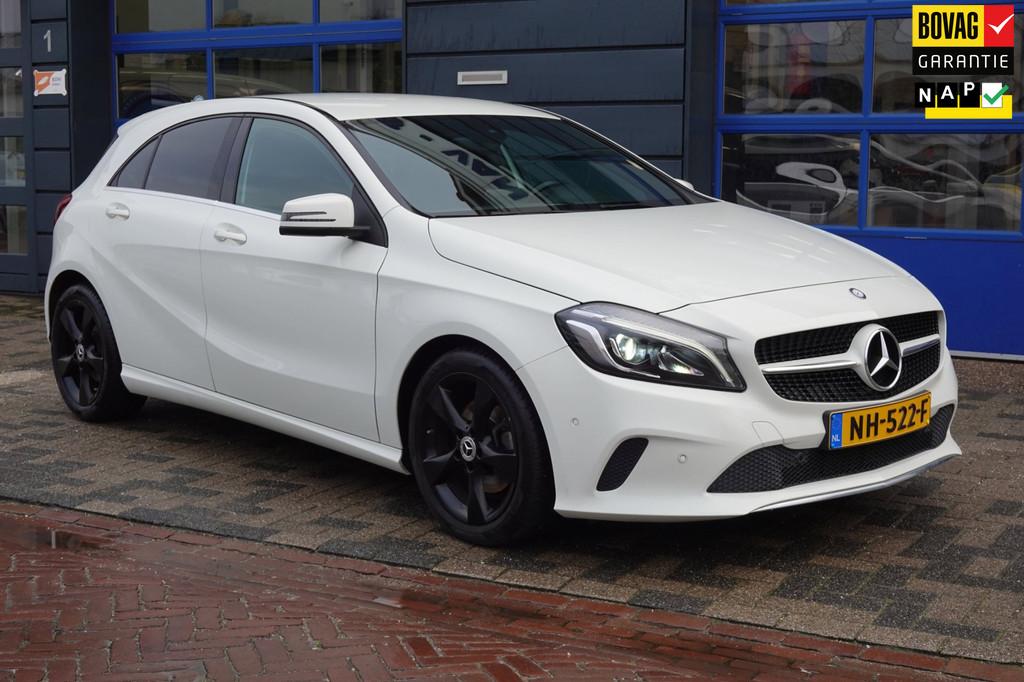 Mercedes-Benz A-klasse 180 Lease Edition Plus RIJKLAARPRIJS, Gebruikt, Euro 6, 4 cilinders, Leder en Stof