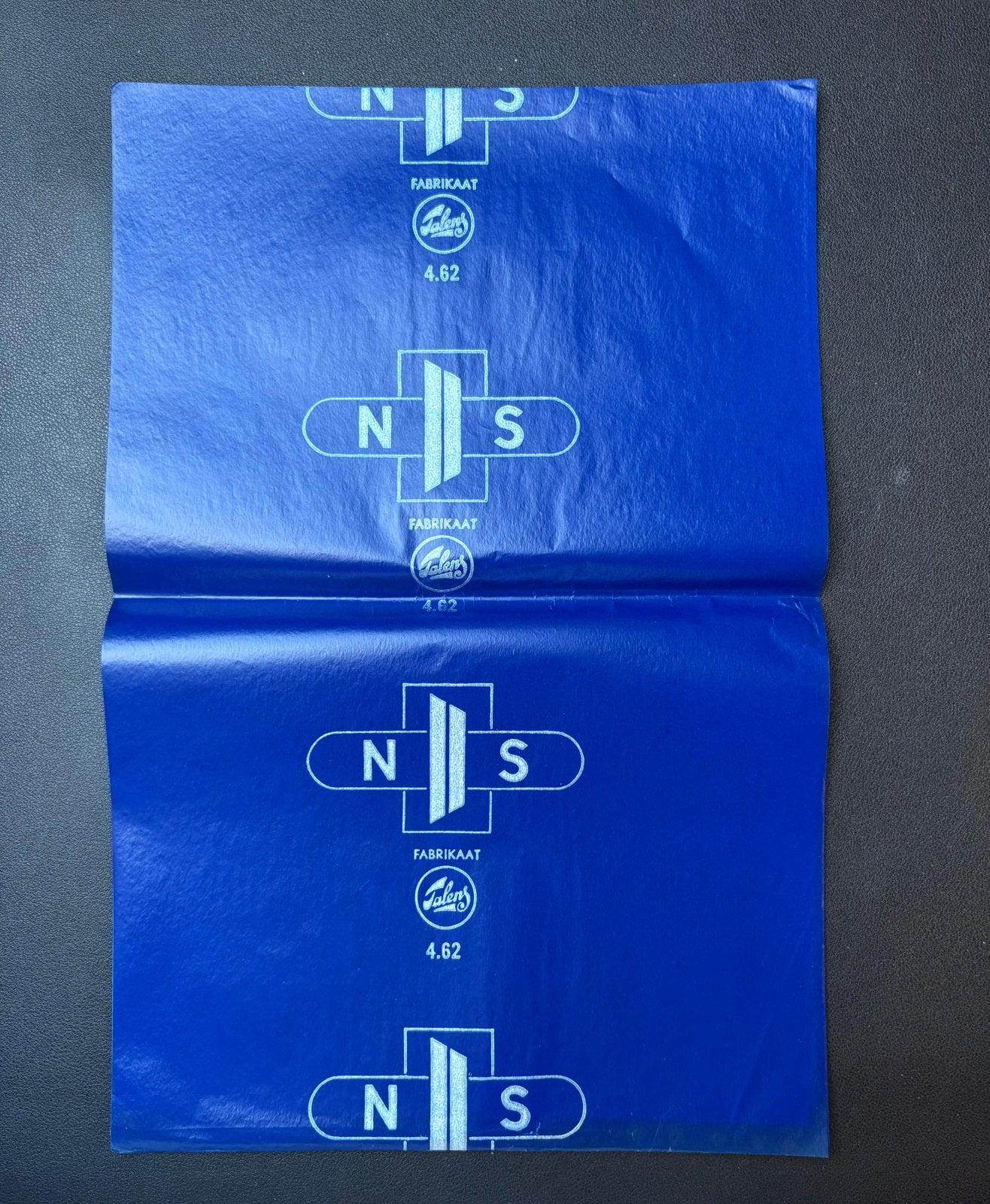 8 vellen carbonpapier met oude NS-logo’s (jaren 50/60), Verzamelen, Ophalen of Verzenden, Zo goed als nieuw, Trein, Overige typen