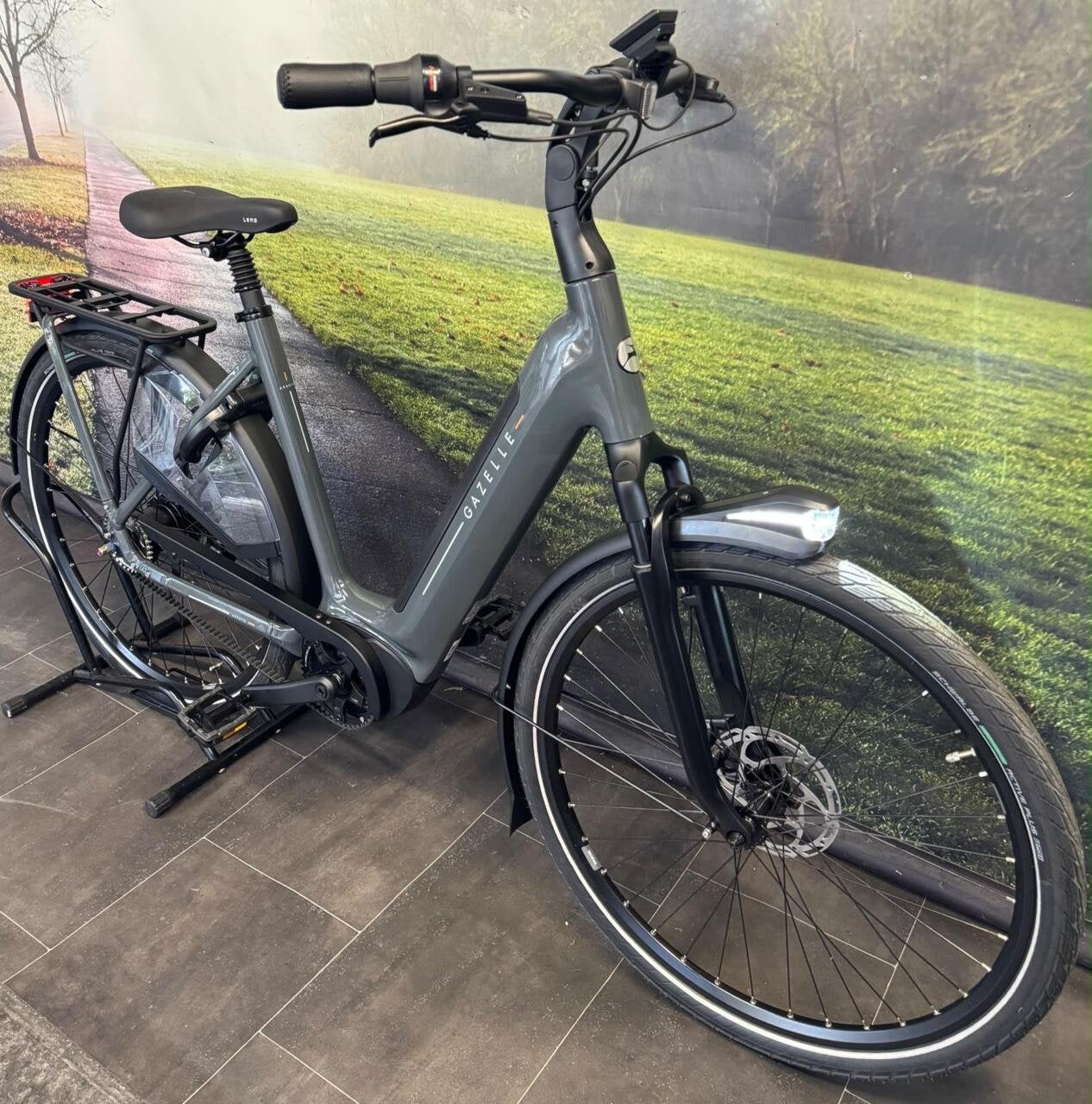 NIEUWE Gazelle Grenoble C5 | van €4.299 - €3.499 | Actie, Fietsen en Brommers, Koninklijke Gazelle N.V., Wilhelminaweg 8 6951 BP Dieren Nederland