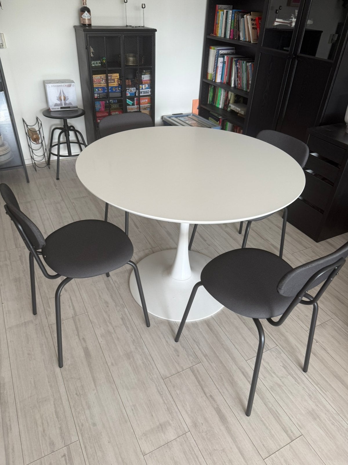 Tafel RINGSTED van Jysk + 4 x eetkamerstoel SANDABERG Ikea, Huis en Inrichting, Tafels | Eettafels, Ophalen, Zo goed als nieuw