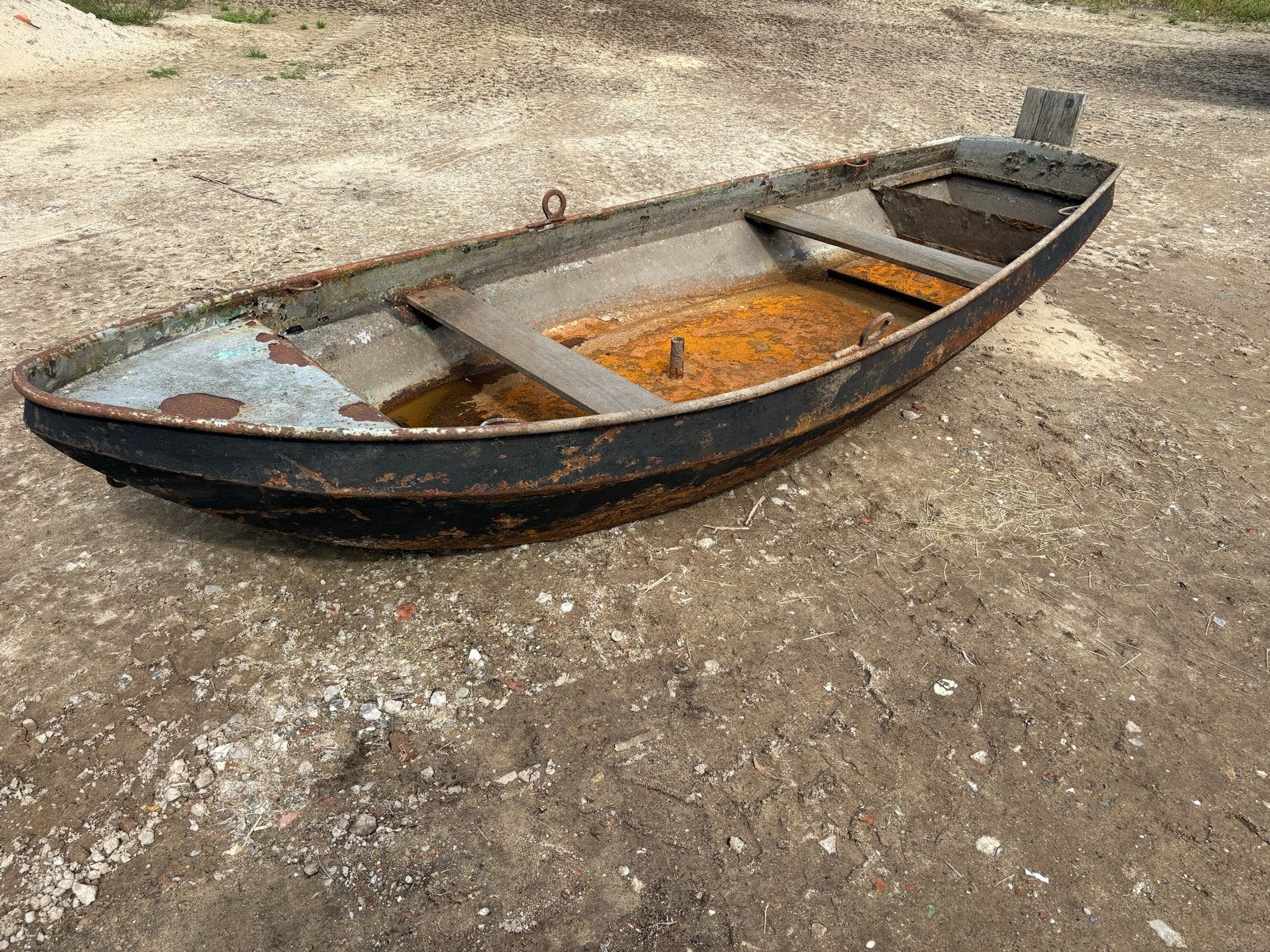 Oude roeiboot - opknapper, Ophalen