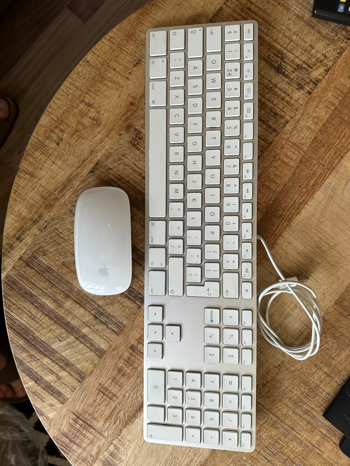 Apple Toetsenbord A1243 met Magic Mouse, Computers en Software, Toetsenborden, Toetsenbord en muis-set, Ophalen of Verzenden, Zo goed als nieuw