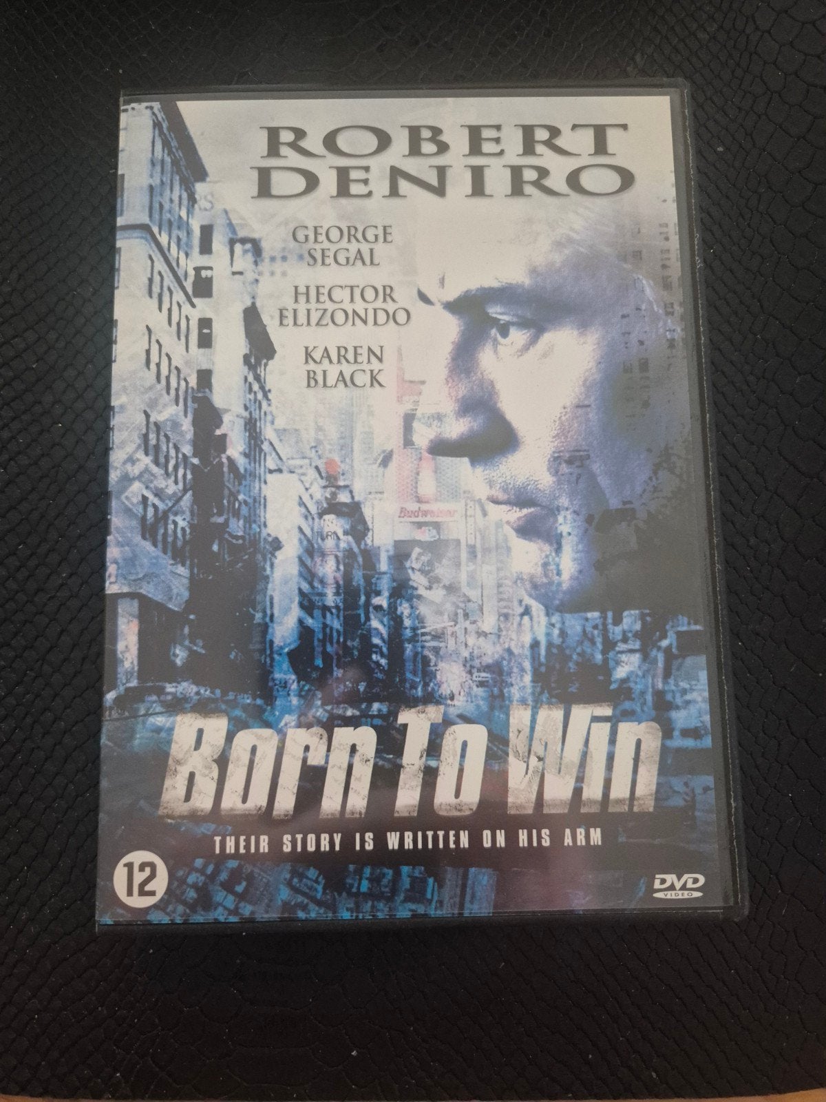 Born to win, Vanaf 12 jaar, Ophalen of Verzenden, Zo goed als nieuw