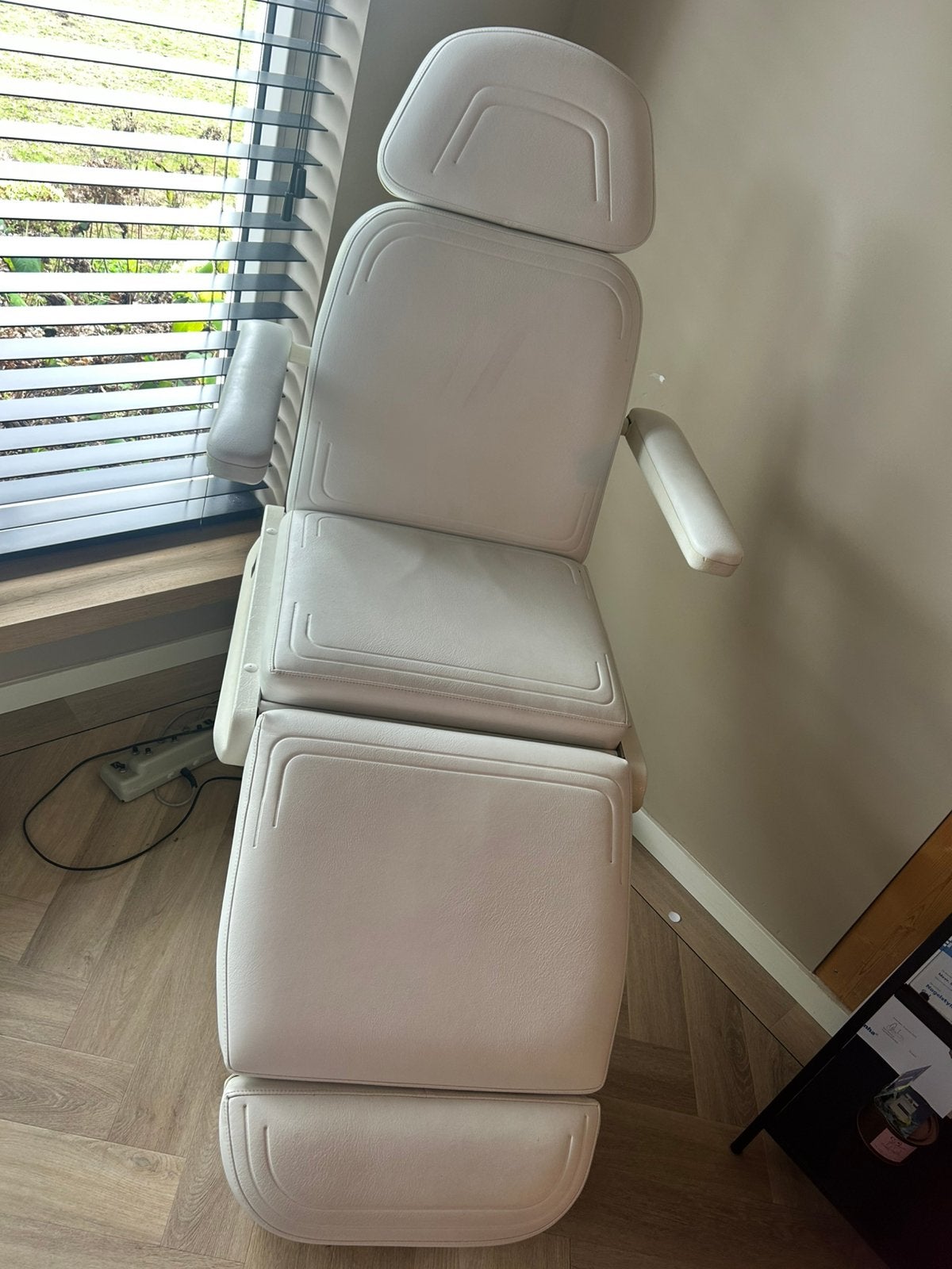 Te koop: Elektrische behandelstoel van Cosmetronic, Ophalen, Zo goed als nieuw, Massagetafel