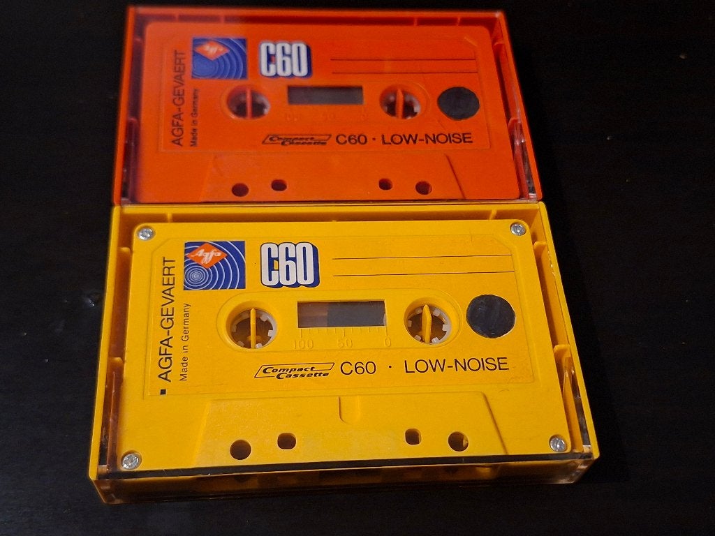 2X AGFA - GEVAERT C60 (GEEL + ORANJE), 2 t/m 25 bandjes, Overige genres, Ophalen of Verzenden, Zo goed als nieuw