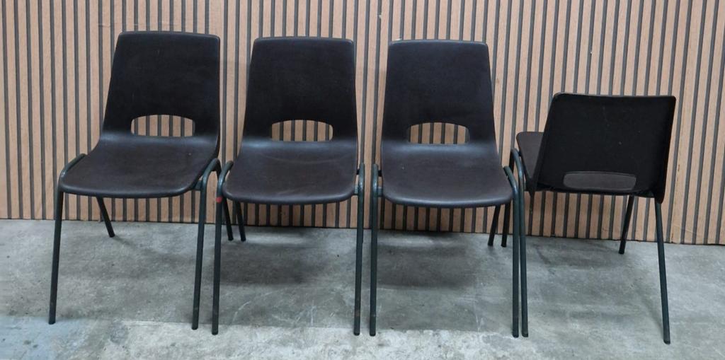 11 x Kunststof kuipstoelen kantine horeca zaal stoelen bruin, Huis en Inrichting, Stoelen, Kunststof, Ophalen of Verzenden, Zo goed als nieuw
