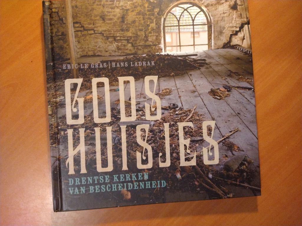 Gods huisjes. Drentse kerken van bescheidenheid, Ophalen of Verzenden, Zo goed als nieuw
