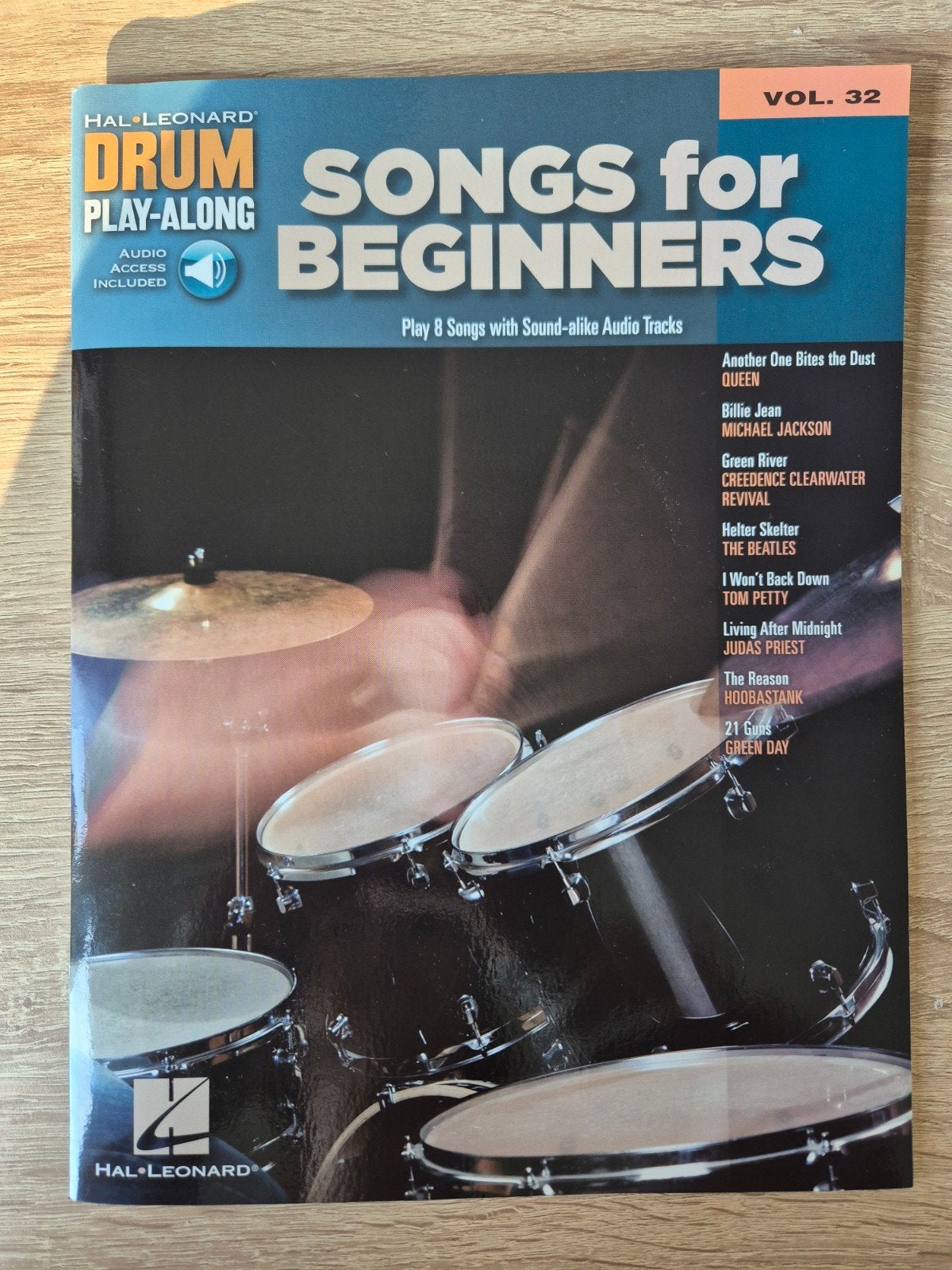 Hal Leonard Drum Play-Along Songs for Beginners Vol. 32, Muziek en Instrumenten, Drums of Percussie, Les of Cursus, Nieuw, Ophalen of Verzenden