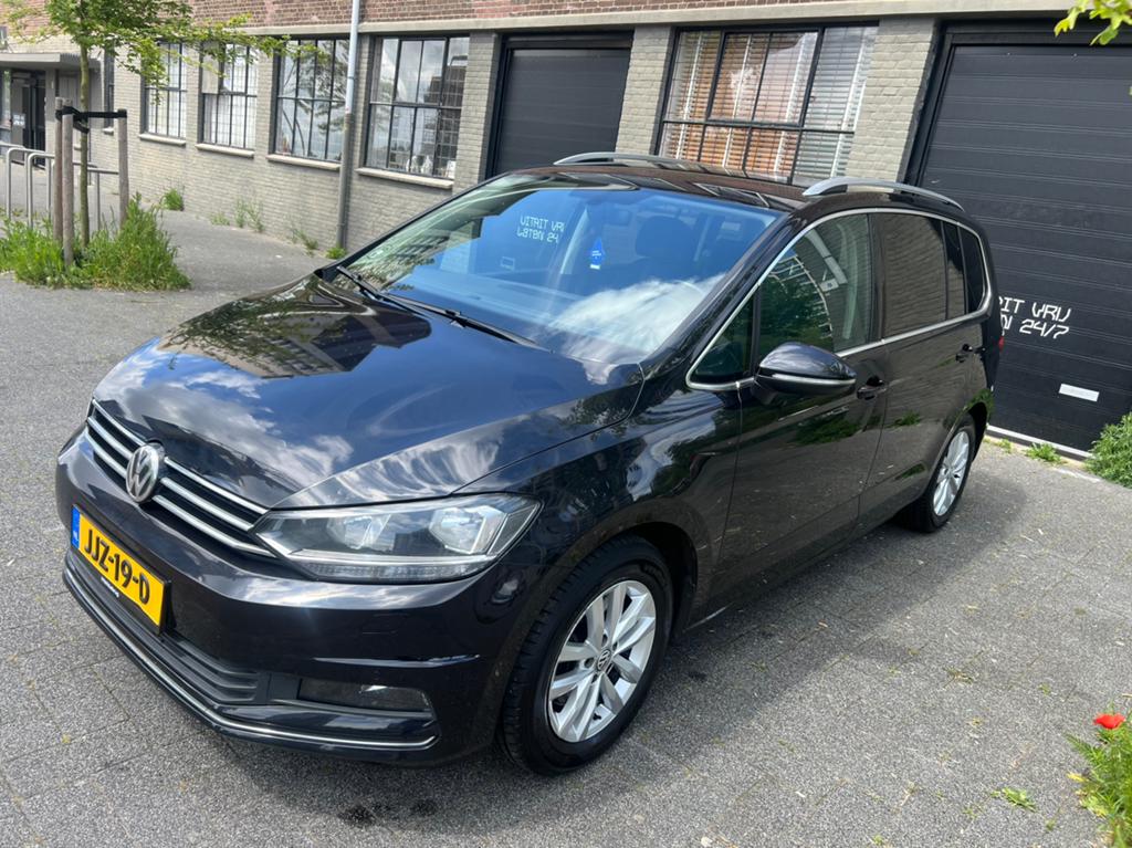 Volkswagen Touran 1.4 TSI 110KW/150PK 7-DSG 2018 Zwart, Auto's, 4 cilinders, 7 stoelen, Zwart, 1395 cc