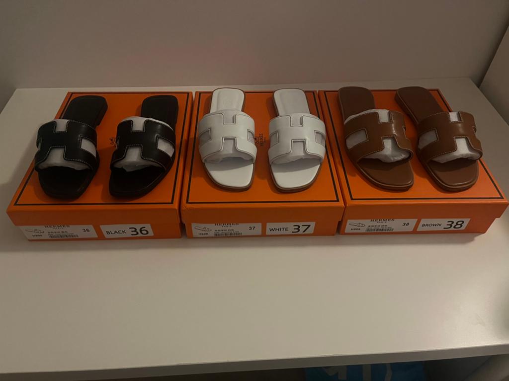 Hermes slippers (vrouwen), Kleding | Dames, Schoenen, Ophalen of Verzenden, Nieuw, Zwart