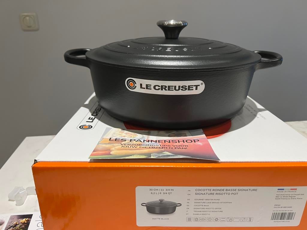 Nieuwe Le Creuset Risotto Pan 30 cm in het stoere mat zwart, Le creuset, Gietijzer, Nieuw, Ophalen of Verzenden