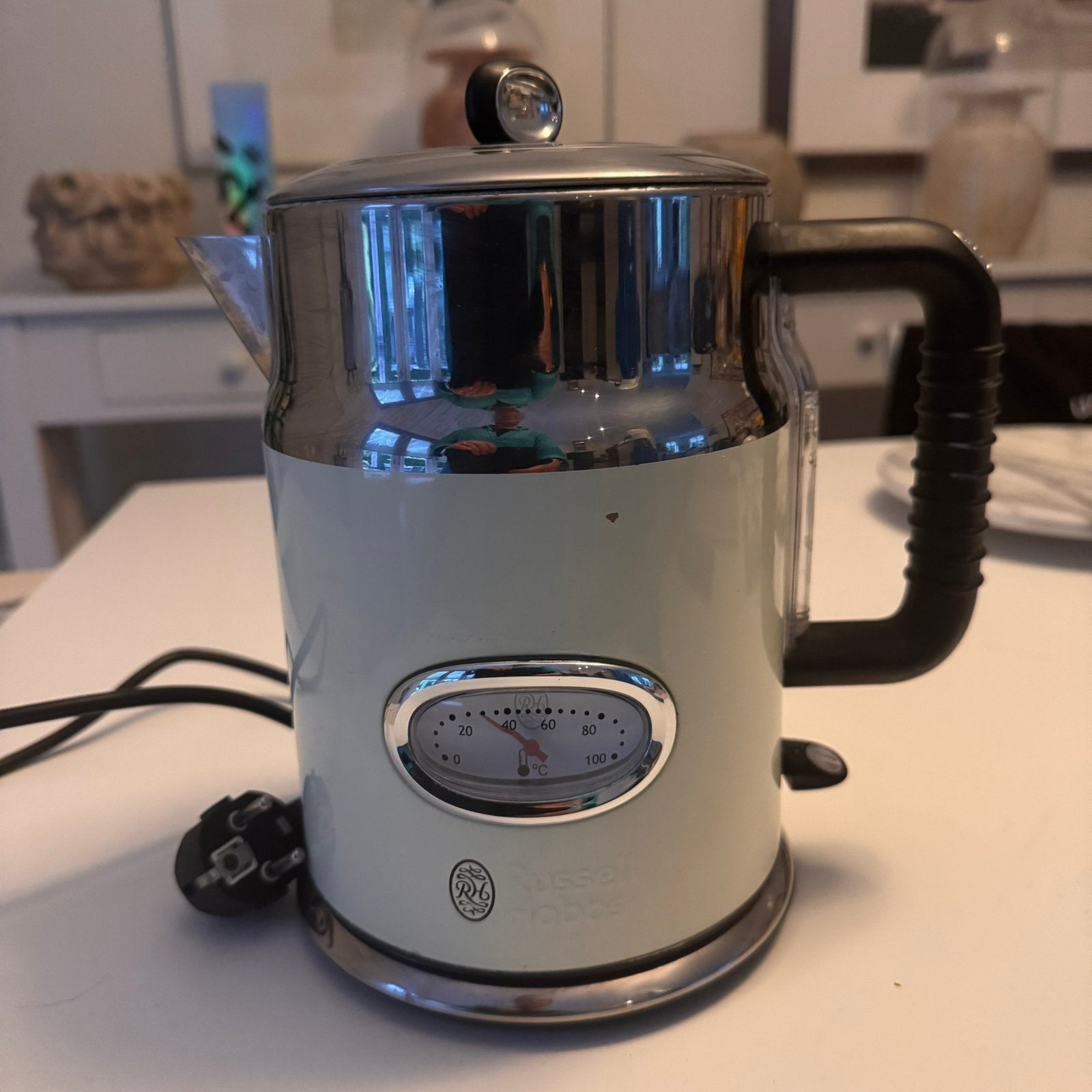 Russel Hobbs waterkoker. Creme, 1 tot 2 liter, Ophalen of Verzenden, Gebruikt