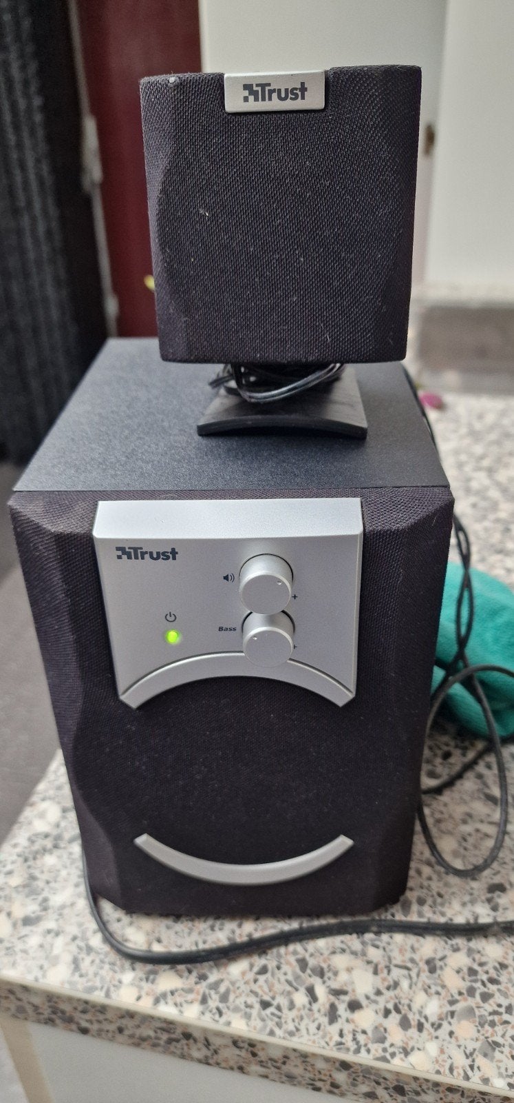 Trust 2.1. 1x Speaker met Subwoofer, Inclusief kabels, Ophalen of Verzenden, Gebruikt, Speakerset