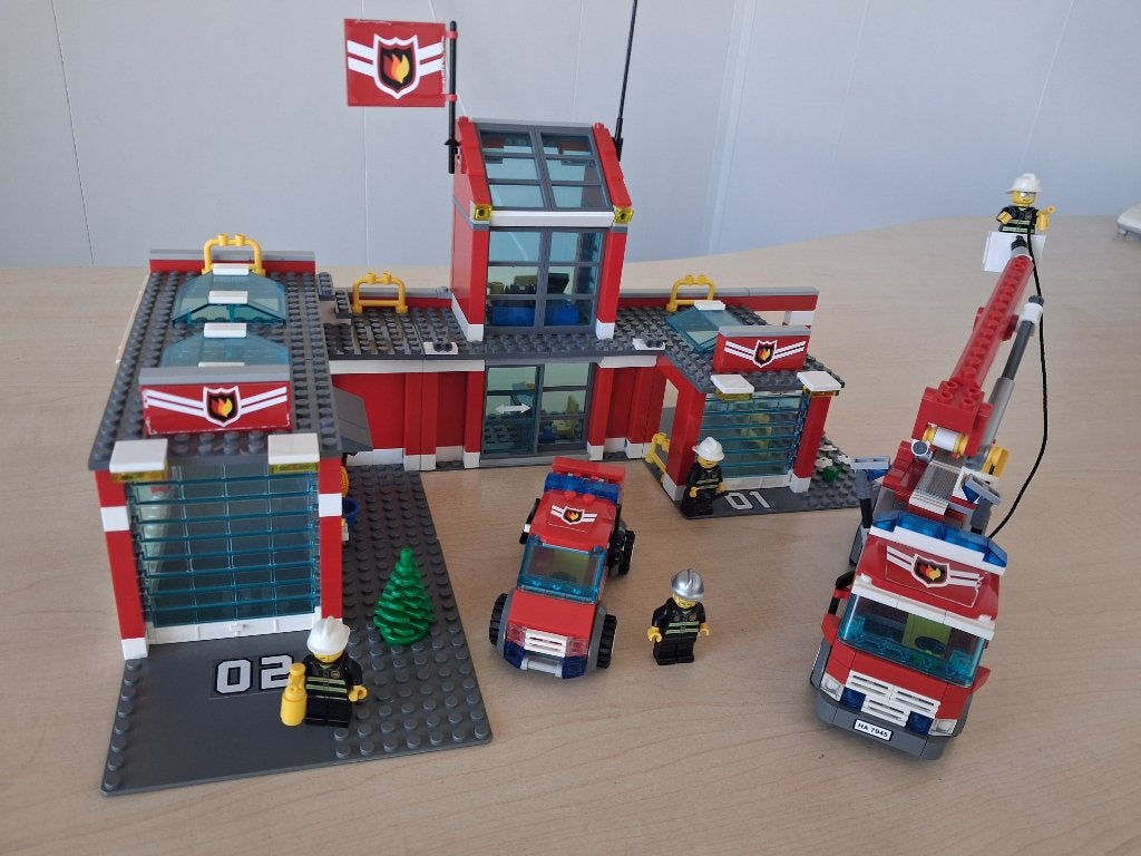Lego 7945 Brandweeerkazerne, City, Lego, Ophalen of Verzenden, Complete set