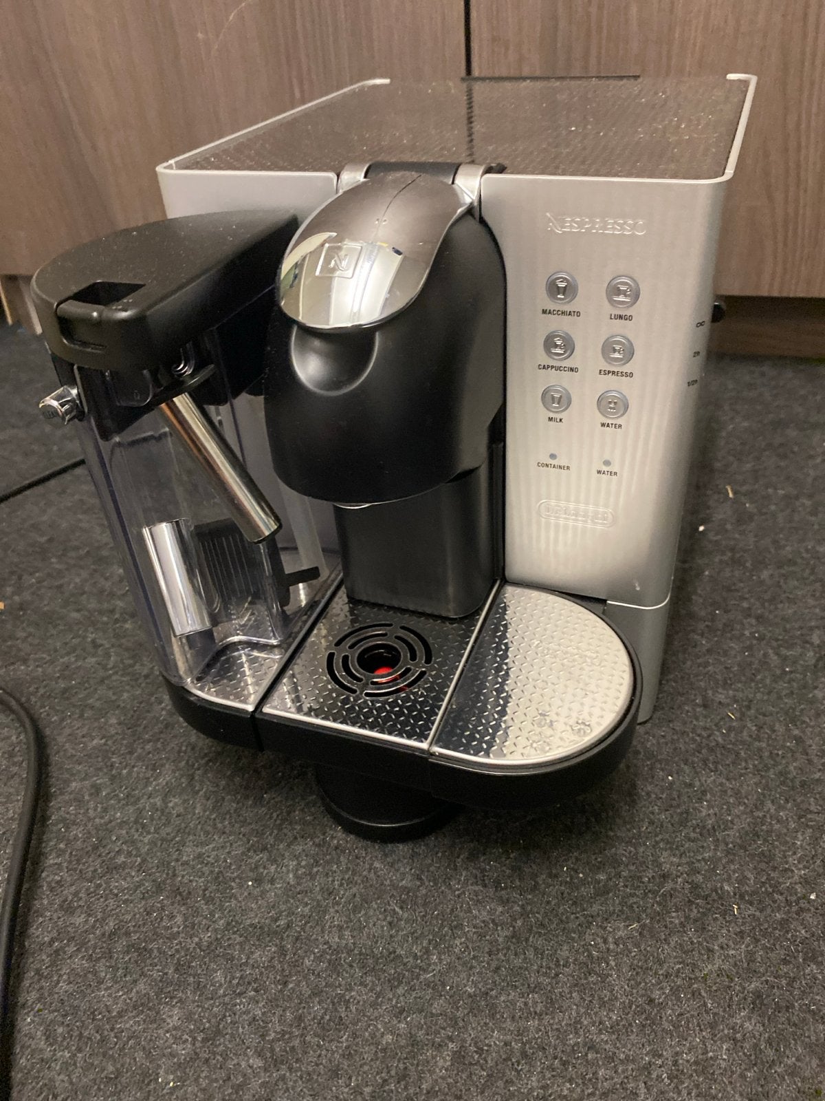 Nespresso DeLonghi Lattissima Premium Koffiemachine, Gebruikt, Koffiemachine, Ophalen of Verzenden, 2 tot 4 kopjes