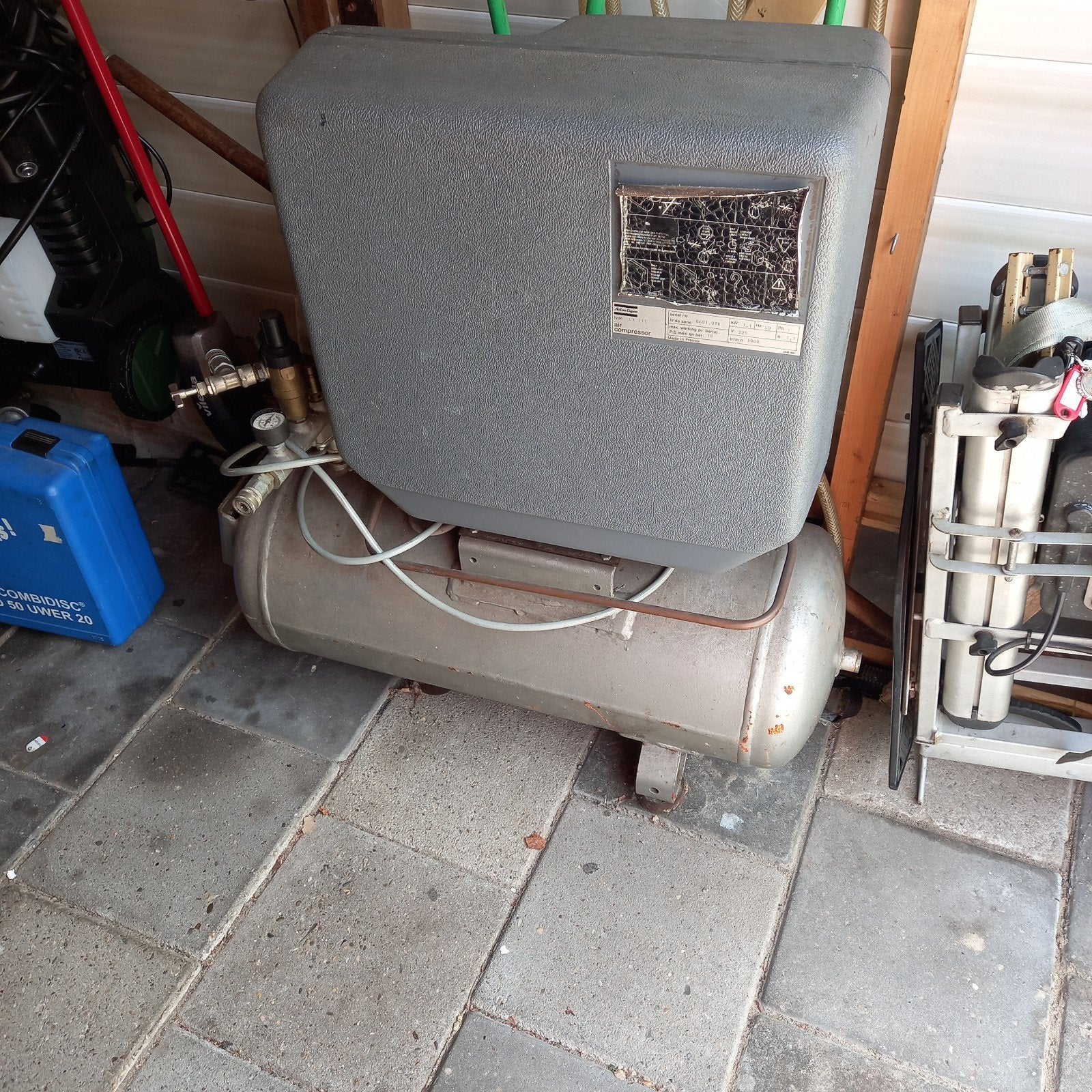 Gebruikte Compressor met Accessoires, Doe-het-zelf en Verbouw, Gebruikt, 6 tot 10 bar, Ophalen of Verzenden, 25 tot 100 liter