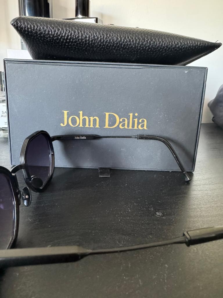 John dalia keaton, Sieraden, Tassen en Uiterlijk, Zonnebrillen en Brillen | Heren, Ophalen of Verzenden, Zo goed als nieuw, Zwart