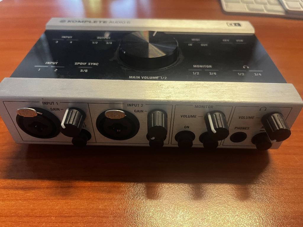 Native Instruments Komplete Audio 6, Ophalen of Verzenden, Zo goed als nieuw, Minder dan 5 kanalen, Microfooningang