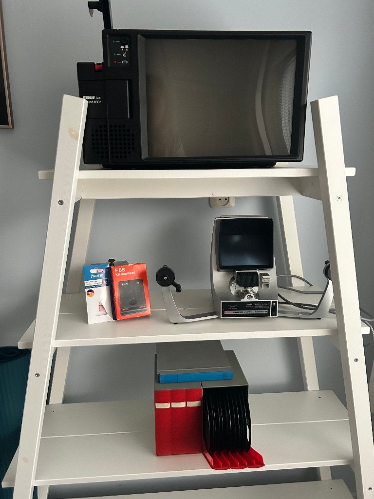 8mm Filmprojector met scherm, plakpers en spoelen, Diensten en Vakmensen, Montage of Bewerking