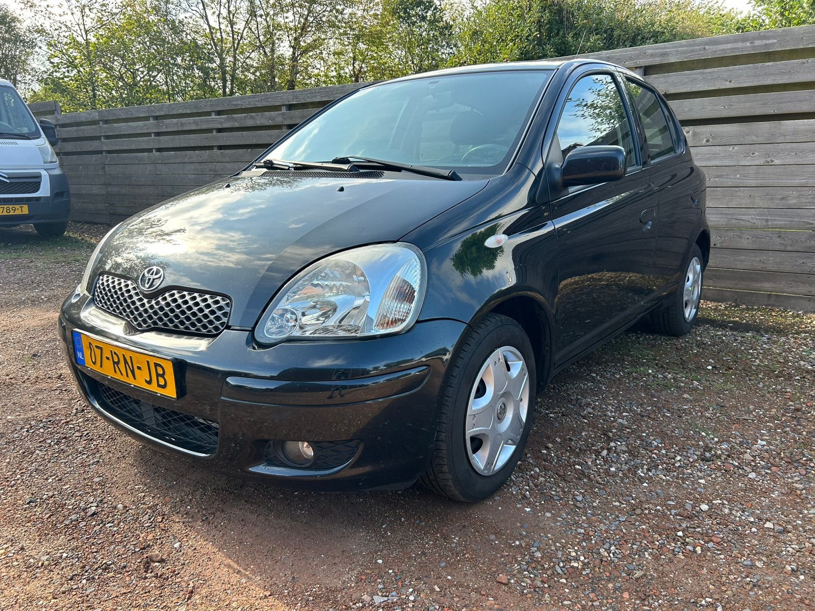 Toyota Yaris 1.3 2005 ( * EERSTE EIGENAAR * ), Voorwielaandrijving, Stof, 4 cilinders, 400 kg