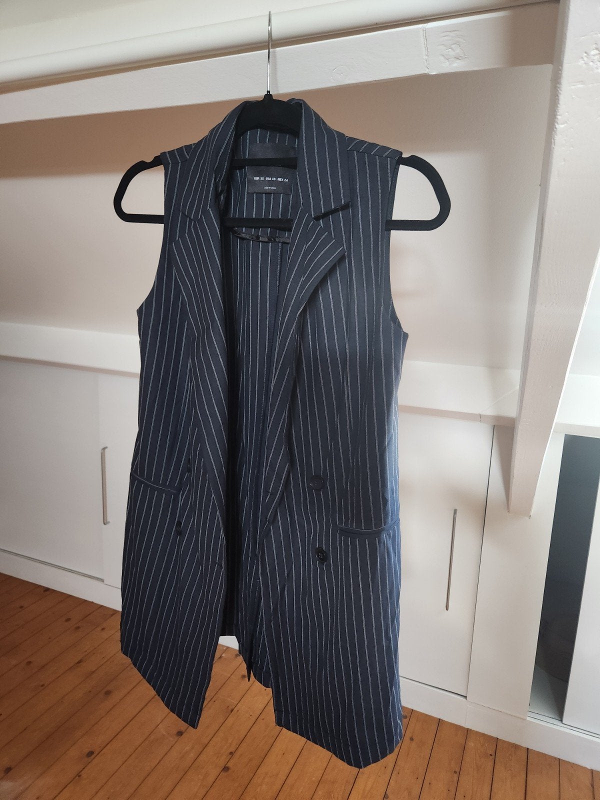 Bershka lange mouwloze blazer met knopen - XS, Kleding | Dames, Zwart, Zo goed als nieuw, Jasje, Maat 34 (XS) of kleiner