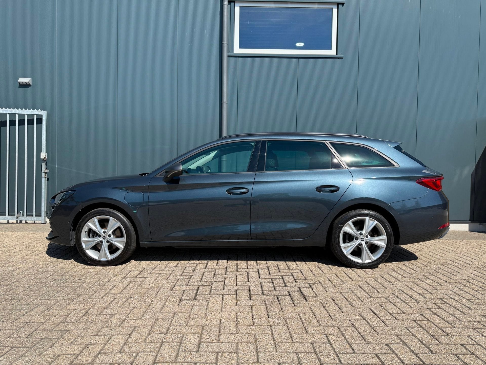 SEAT Leon Sportstourer 1.4 TSI eHybrid PHEV FR * Navigatiesy, 1556 kg, Stof, Gebruikt, Zwart