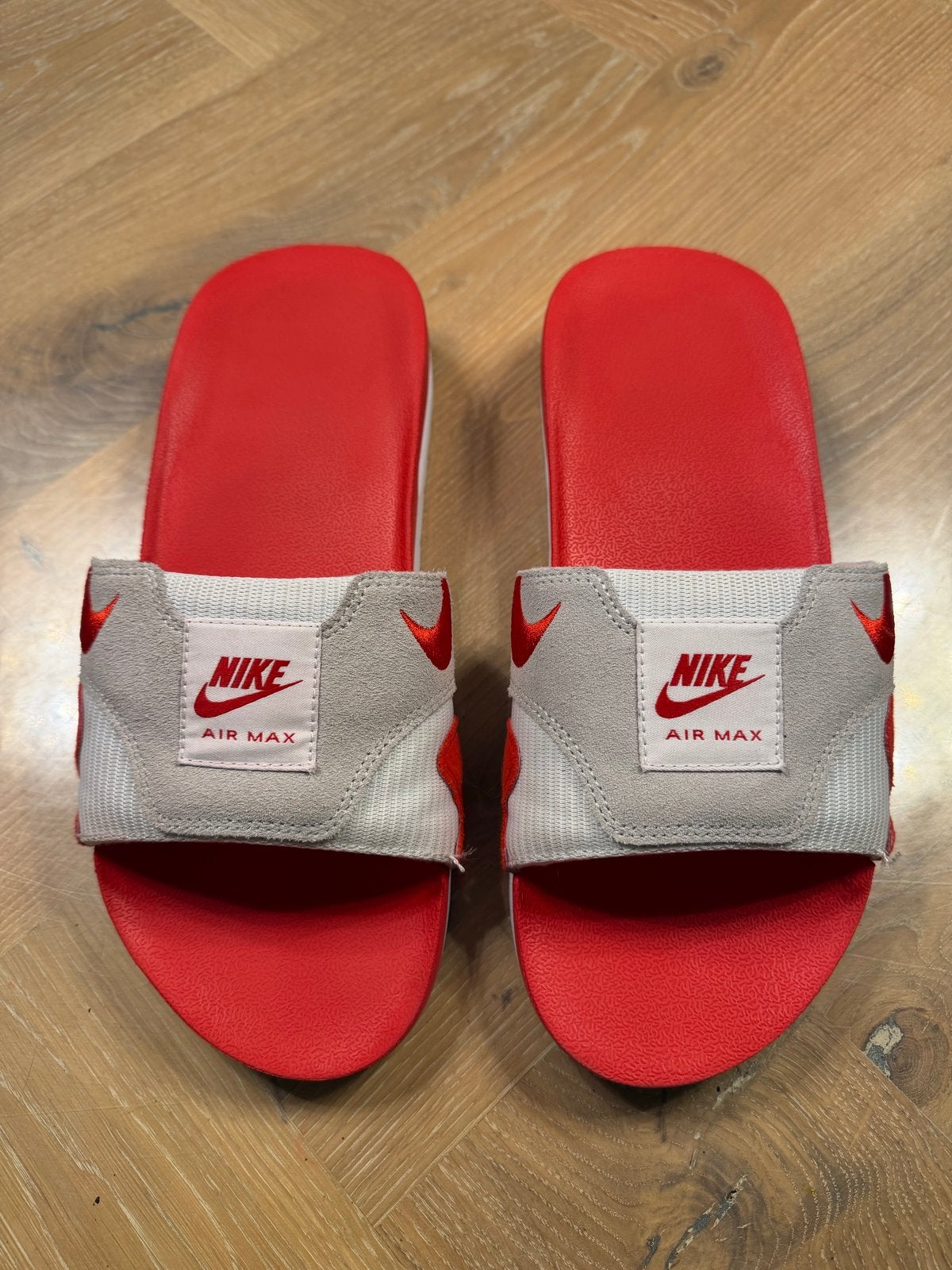Nike Air Max Slippers Maat 44 - Zo goed als nieuw, Ophalen of Verzenden, Zo goed als nieuw, Overige kleuren, Slippers