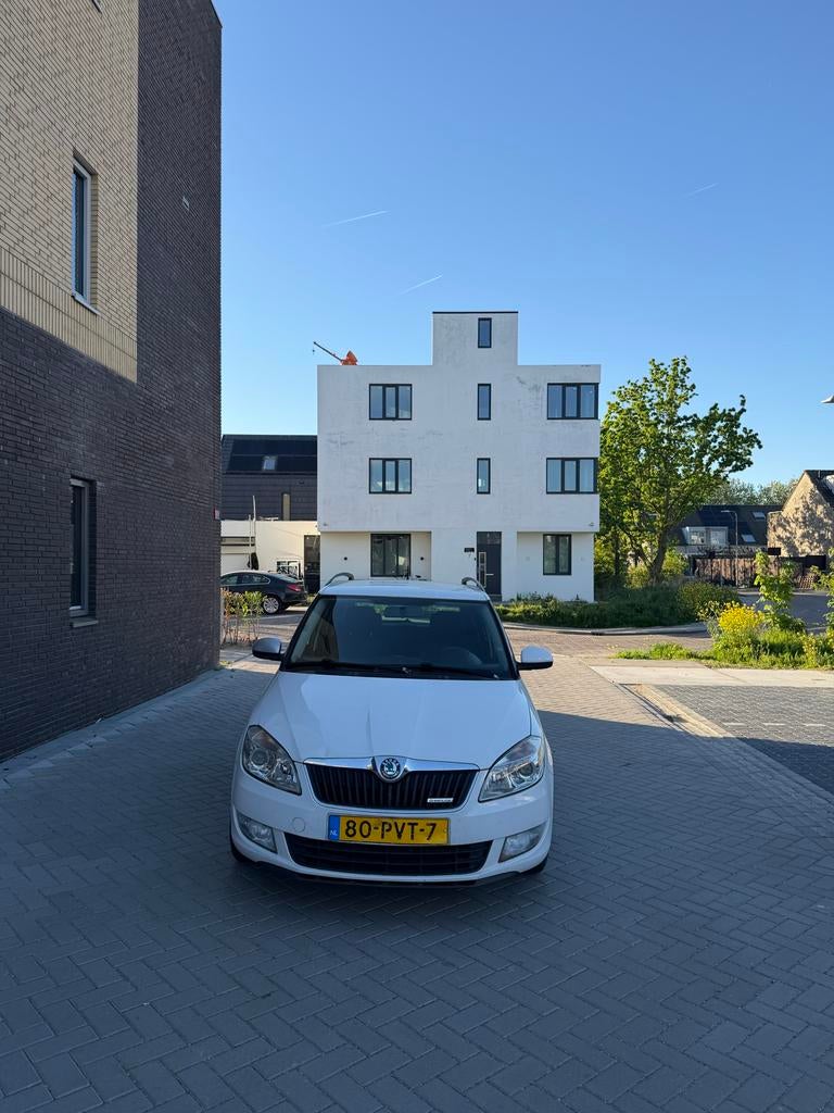 Skoda Fabia 1.2 TDI 55KW Combi 2011 Wit, Auto's, Skoda, Particulier, Fabia, Diesel, A, Stationwagon, Handgeschakeld, Origineel Nederlands