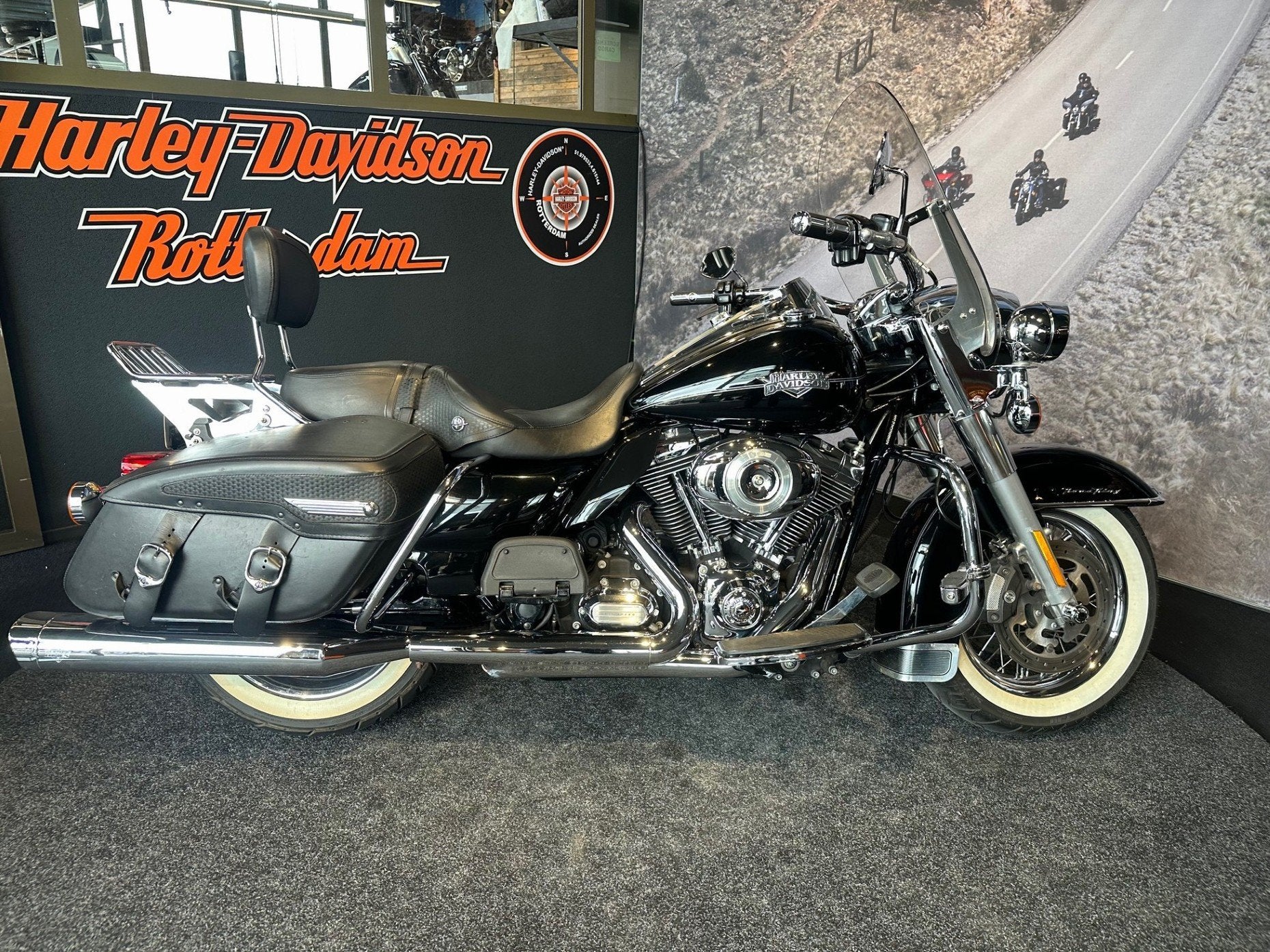 Harley-Davidson FLHRC Road King Classic (bj 2010), Motoren, Motoren | Harley-Davidson, Laan van Vredenoord 33
2289 DA  RIJSWIJK, NL