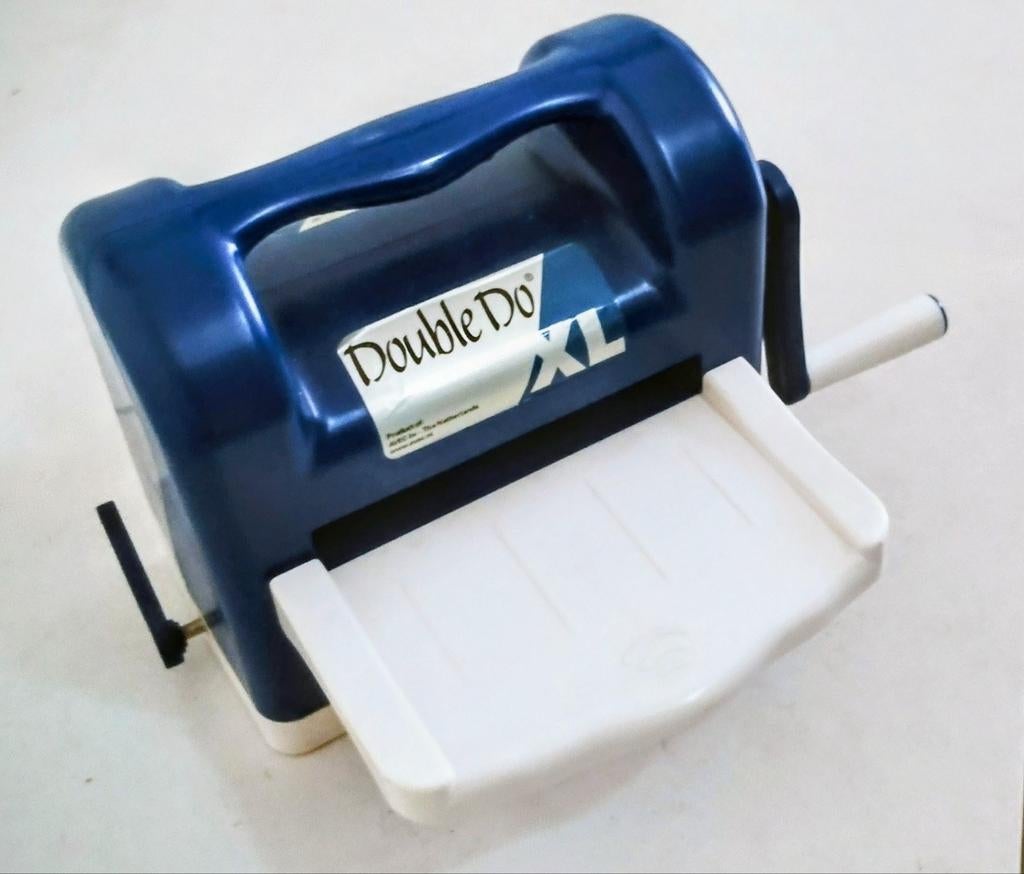 KOOPJE: Double Do XL, voor snijden en embossing, veel mallen, Ophalen of Verzenden, Zo goed als nieuw, Slicemachine of Snijmachine