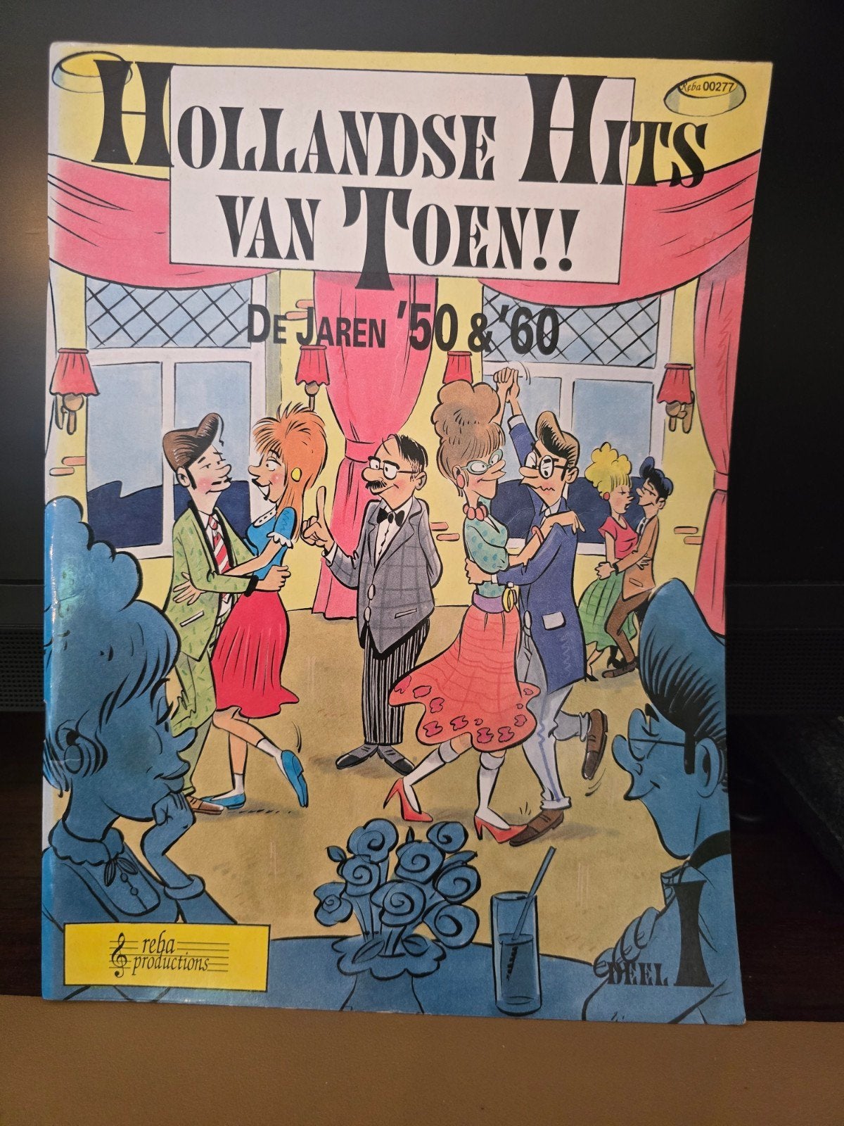 Hollandse Hits van Toen! De Jaren '50 & '60 Songboek, Ophalen of Verzenden, Gelezen, Algemeen, Reba Productions