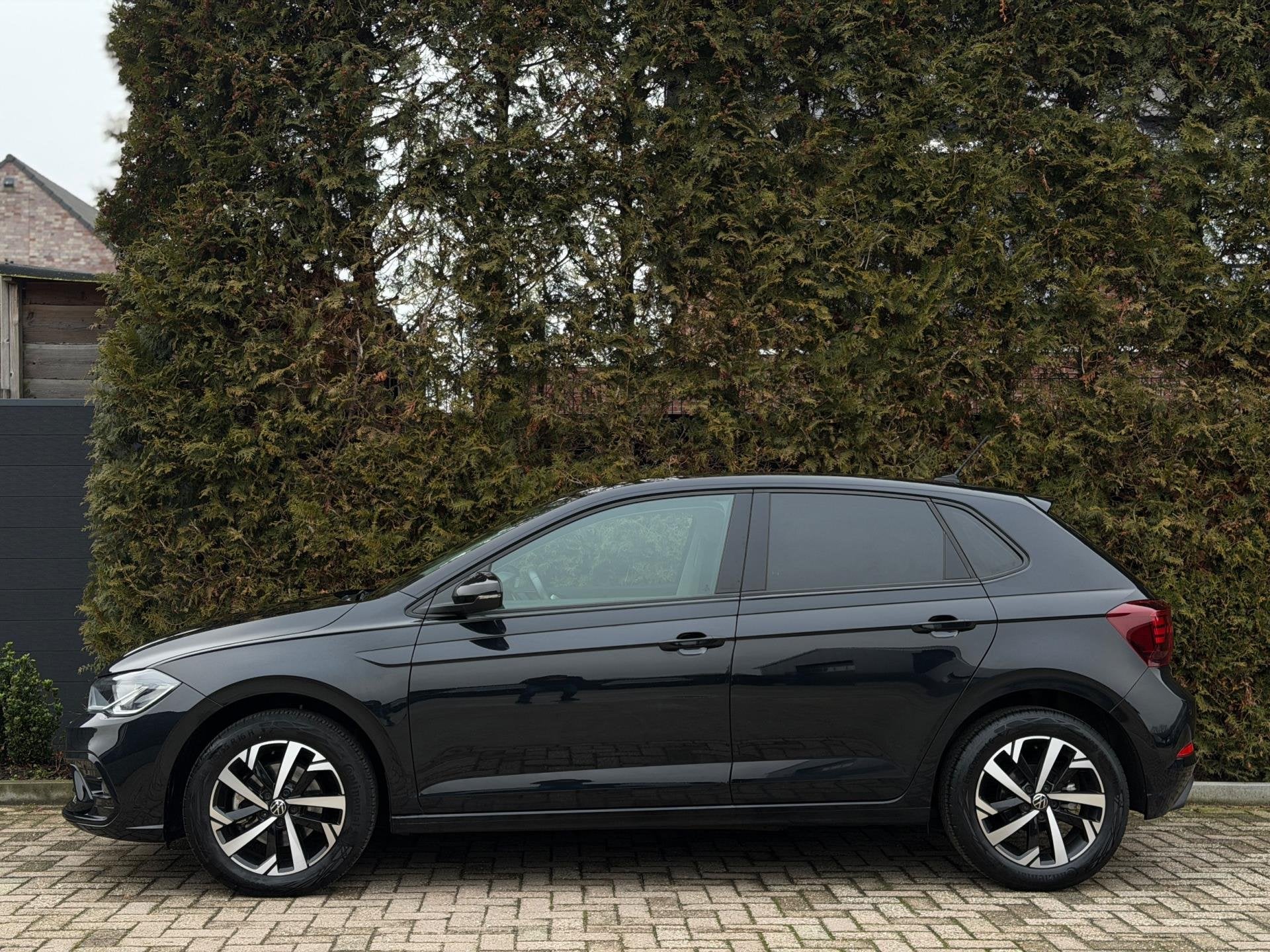 Volkswagen Polo 1.0 TSI Life CarPlay Camera LED, Auto's, Stof, Gebruikt, Zwart, Met garantie (alle)
