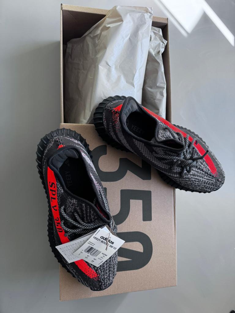 Adidas Yeezy Boost 350 V2 Zebra - Nieuw in doos, Ophalen of Verzenden, Nieuw, Overige kleuren, Sneakers of Gympen