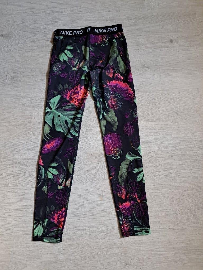bedrukte sportlegging (Nike Dri-fit) 152/158, Kinderen en Baby's, Kinderkleding | Maat 152, Gebruikt, Meisje, Sport- of Zwemkleding