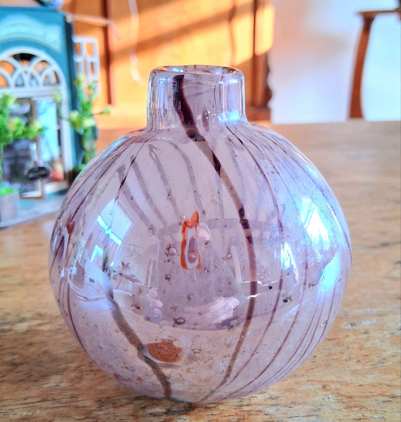 Des Pots roze vaasje.
12 cm hoog.
Verzendkosten 8.75 of opha, 12 cm, Ophalen of Verzenden, Roze, Glas